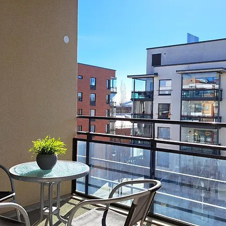 Kotimaailma - Tilava Saunallinen Kaksio - Verstaankatu Lägenhet